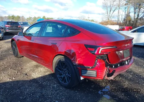 2025 Tesla Model 3 Long Range Rear-Wheel Drive/Standard z USA, uszkodzony, nr VIN 5YJ3E1EA0SF021585